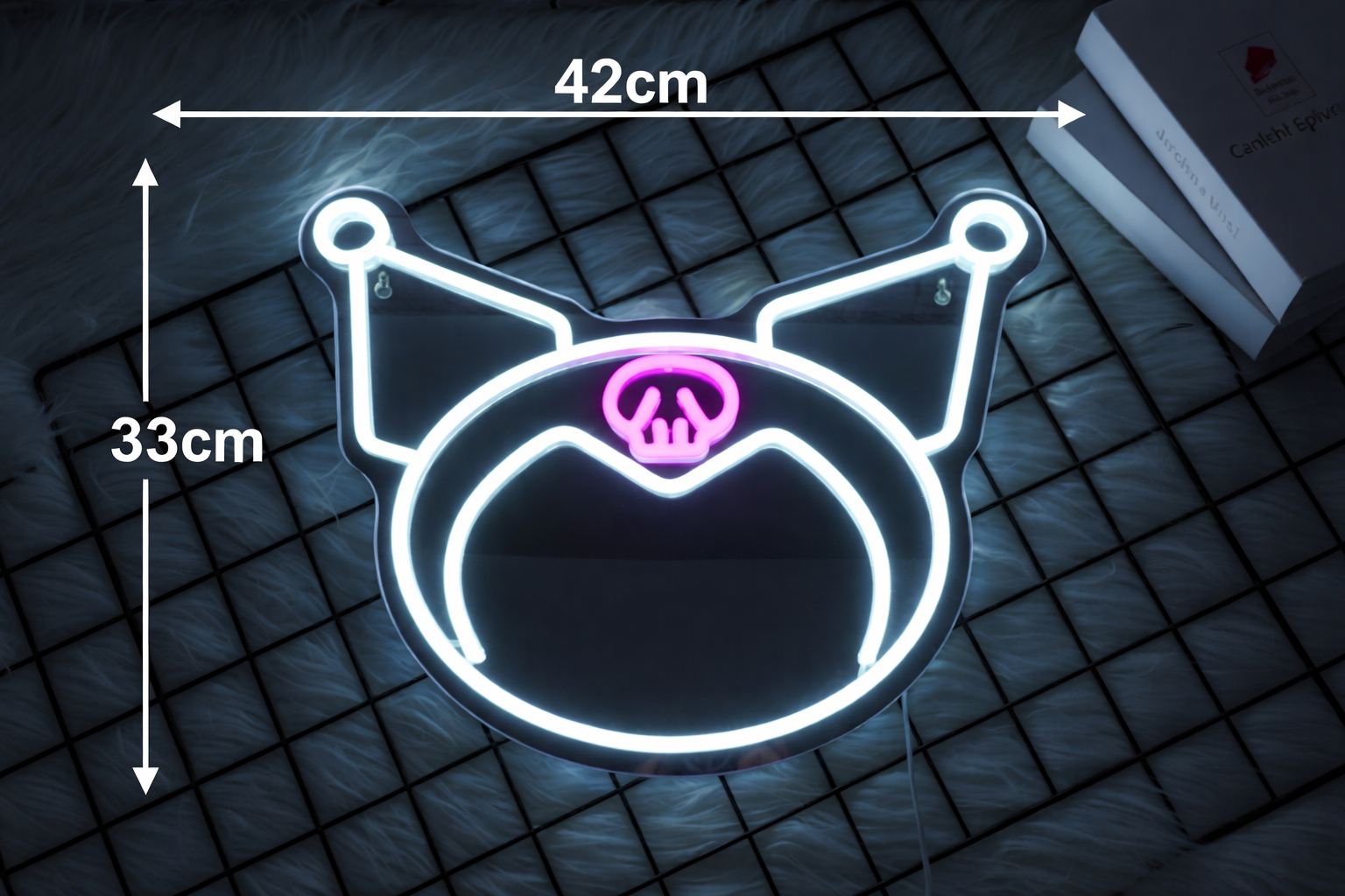 Espelho com Neon Kuromi